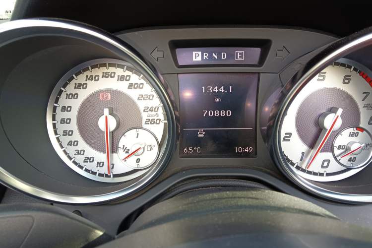 Used Mercedes-Benz SLK-Class 2011 SLK 200 Fashion Model Odometer Close Up
