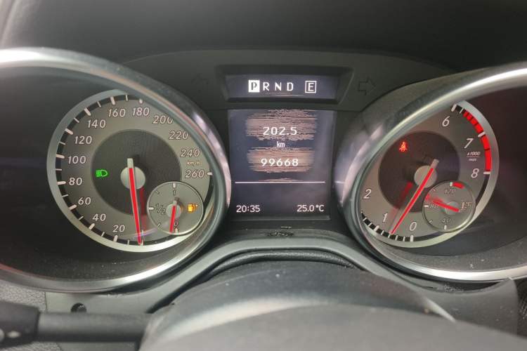 Used Mercedes-Benz SLK-Class 2011 SLK 200 Fashion Model Odometer Close Up