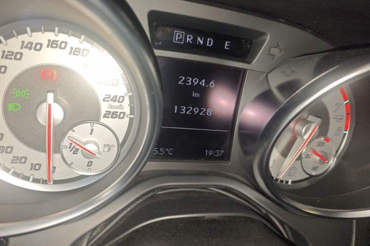 Used Mercedes-Benz SLK-Class 2011 SLK 200 Fashion Model Odometer Close Up