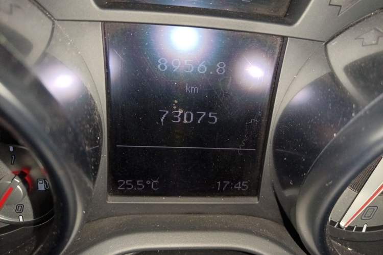 Used Mercedes-Benz SLK-Class 2011 SLK 200 Fashion Model Odometer Close Up