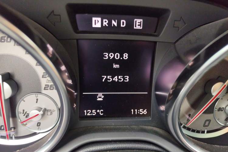 Used Mercedes-Benz SLK-Class 2011 SLK 200 Fashion Model Odometer Close Up