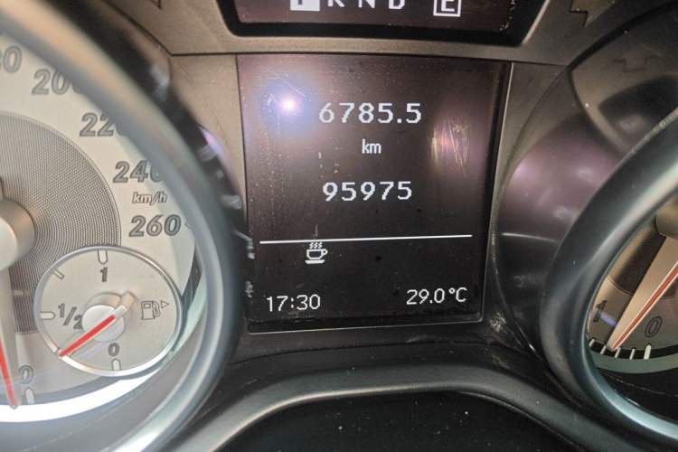 Used Mercedes-Benz SLK-Class 2011 SLK 200 Fashion Model Odometer Close Up