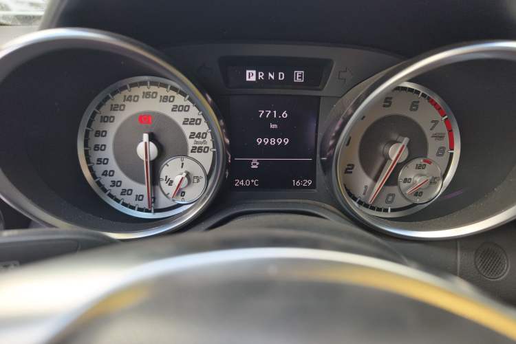 Used Mercedes-Benz SLK-Class 2011 SLK 200 Fashion Model Odometer Close Up