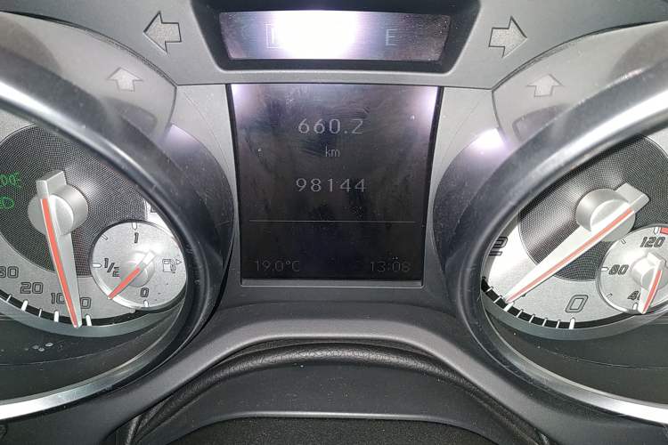 Used Mercedes-Benz SLK-Class 2011 SLK 200 Fashion Model Odometer Close Up