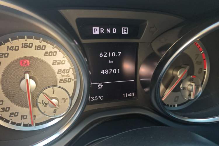 Used Mercedes-Benz SLK-Class 2011 SLK 200 Fashion Model Odometer Close Up