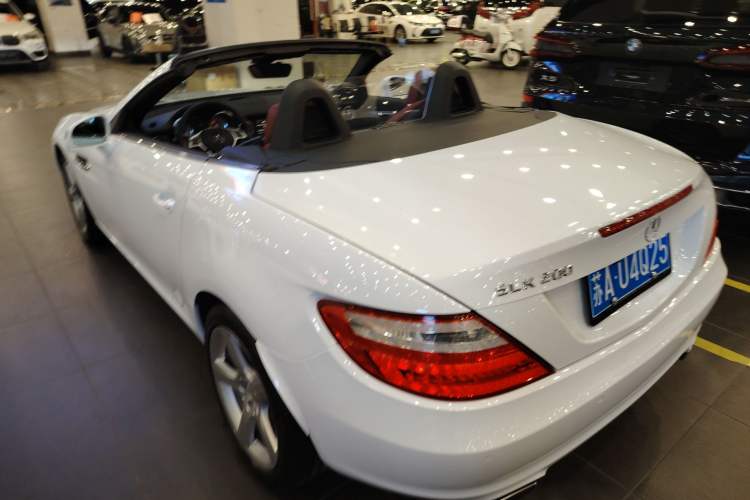 Used Mercedes-Benz SLK-Class 2011 SLK 200 Fashion Model Rear Left 45 Deg