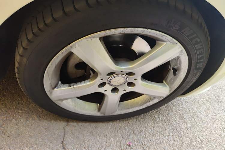 Used Mercedes-Benz SLK-Class 2011 SLK 200 Fashion Model Right Front Wheel Hub