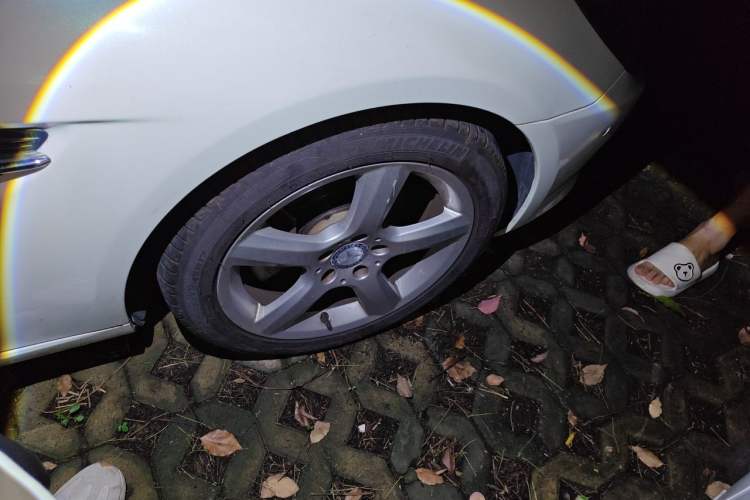 Used Mercedes-Benz SLK-Class 2011 SLK 200 Fashion Model Right Front Wheel Hub
