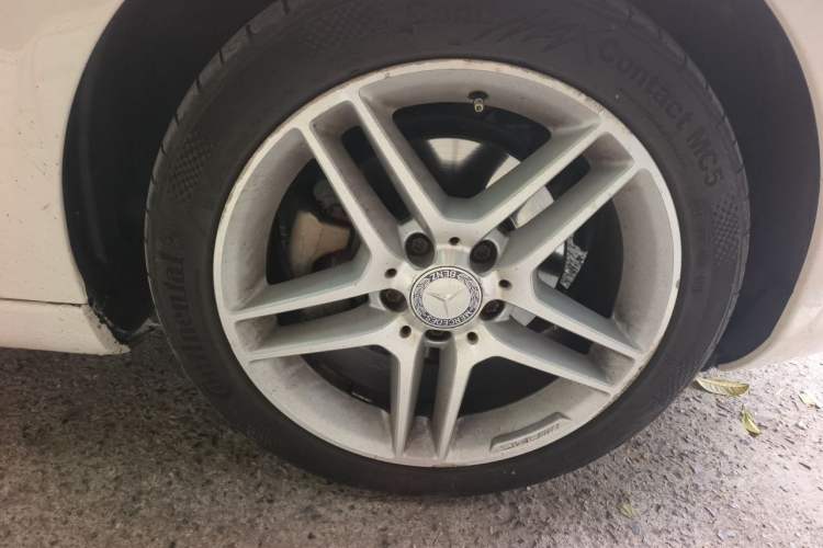 Used Mercedes-Benz SLK-Class 2011 SLK 200 Fashion Model Right Front Wheel Hub
