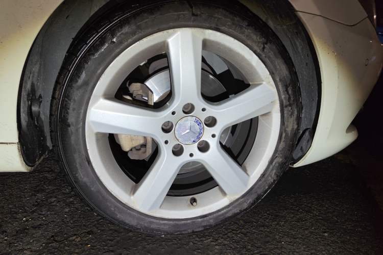 Used Mercedes-Benz SLK-Class 2011 SLK 200 Fashion Model Right Front Wheel Hub