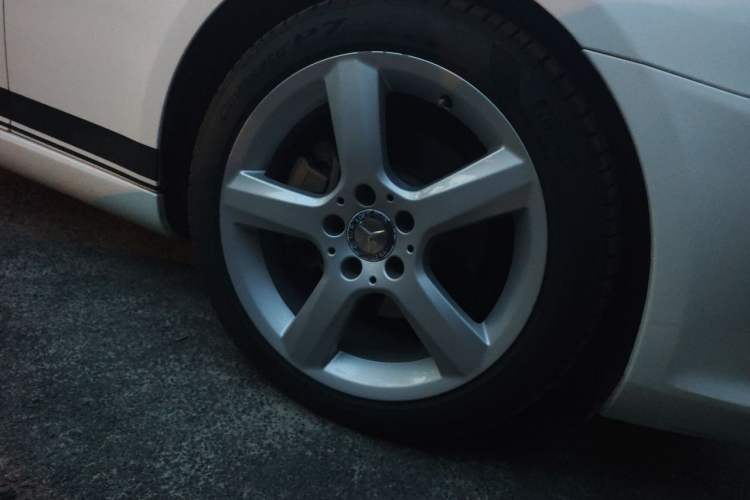 Used Mercedes-Benz SLK-Class 2011 SLK 200 Fashion Model Right Front Wheel Hub