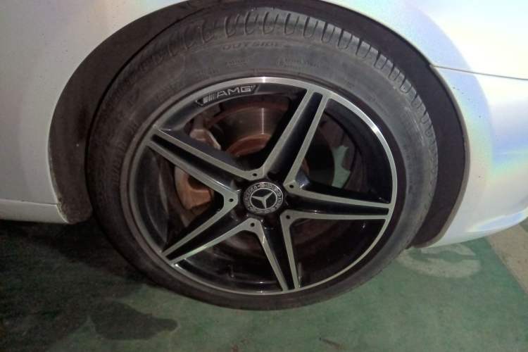 Used Mercedes-Benz SLK-Class 2011 SLK 200 Fashion Model Right Front Wheel Hub
