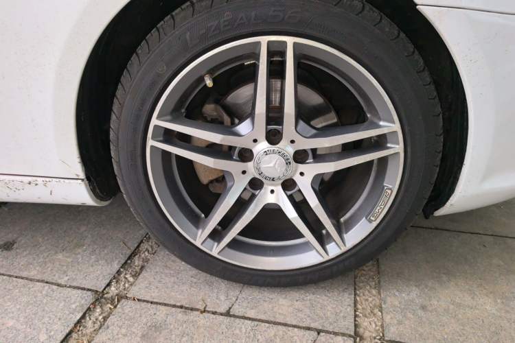 Used Mercedes-Benz SLK-Class 2011 SLK 200 Fashion Model Right Front Wheel Hub