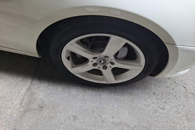 Used Mercedes-Benz SLK-Class 2011 SLK 200 Fashion Model Right Front Wheel Hub