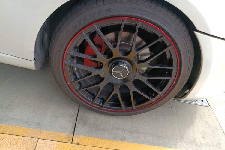 Used Mercedes-Benz SLK-Class 2011 SLK 200 Fashion Model Right Front Wheel Hub