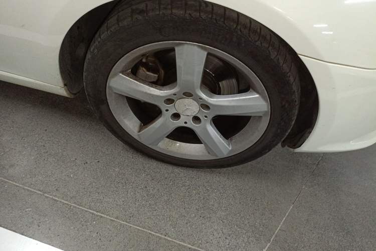 Used Mercedes-Benz SLK-Class 2011 SLK 200 Fashion Model Right Front Wheel Hub