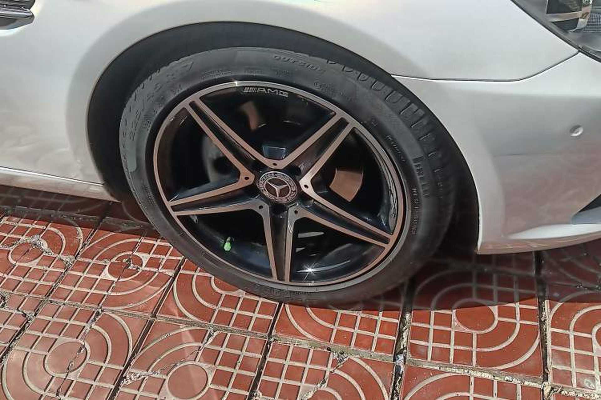 Used Mercedes-Benz SLK-Class 2011 SLK 200 Fashion Model Right Front Wheel Hub