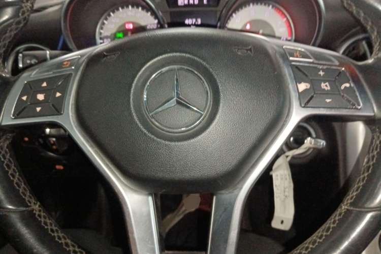 Used Mercedes-Benz SLK-Class 2011 SLK 200 Fashion Model Steering Wheel