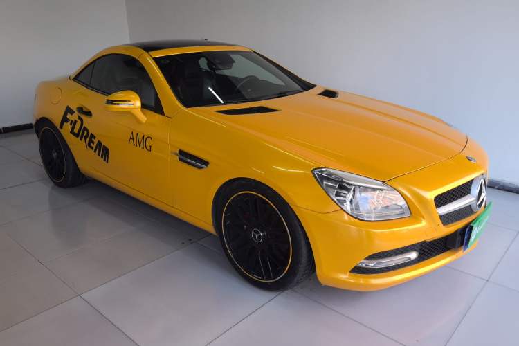 Used Mercedes-Benz SLK-Class 2011 SLK 200 Fashion Model Front Right 45 Deg