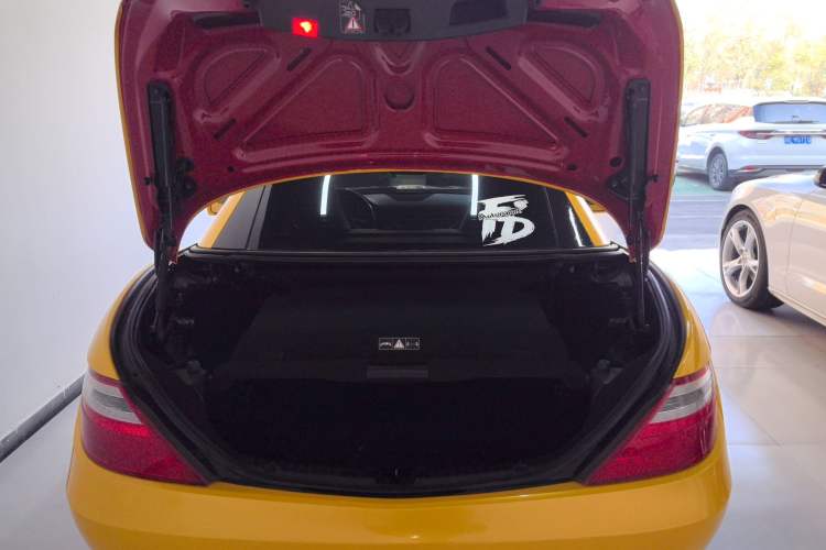 Used Mercedes-Benz SLK-Class 2011 SLK 200 Fashion Model Trunk