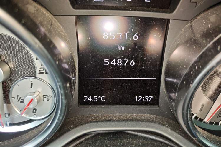 Used Mercedes-Benz SLK-Class 2015 SLK 200 Carbon Fiber Limited Edition Odometer Close Up