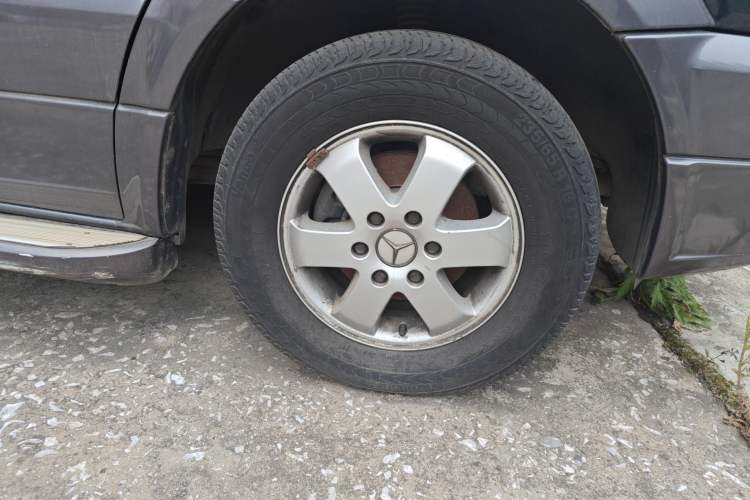 Used Mercedes-Benz Sprinter  Right Front Wheel Hub