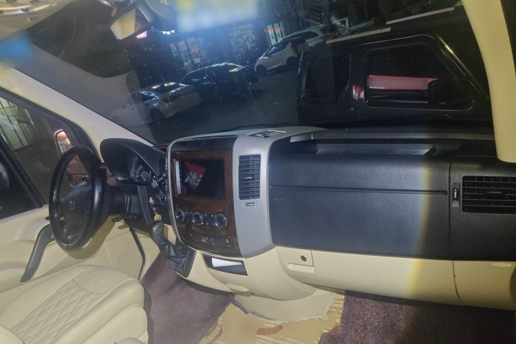 Used Mercedes-Benz Sprinter 2009 Enhanced Version Center Console