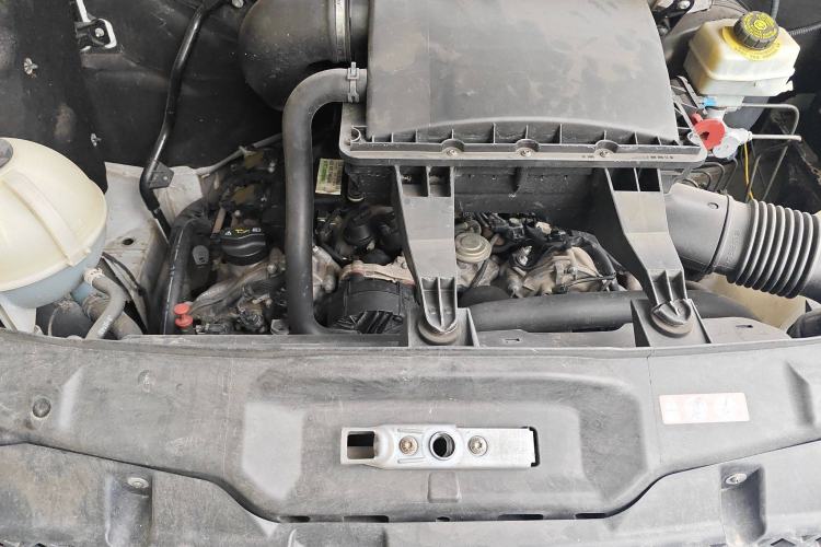 Used Mercedes-Benz Sprinter 2009 Enhanced Version Engine Bay
