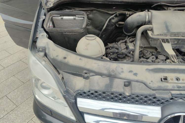 Used Mercedes-Benz Sprinter 2009 Enhanced Version Engine Bay Right