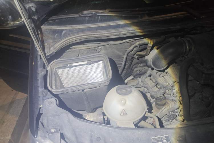 Used Mercedes-Benz Sprinter 2009 Enhanced Version Engine Bay Right
