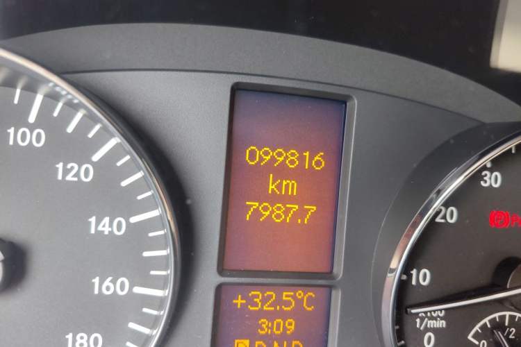 Used Mercedes-Benz Sprinter 2009 Enhanced Version Odometer Close Up