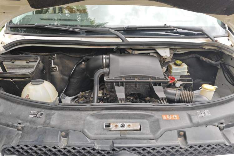 Used Mercedes-Benz Sprinter  Engine Bay