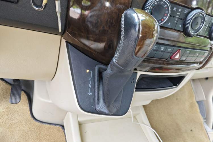 Used Mercedes-Benz Sprinter  Gear Lever