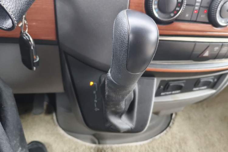 Used Mercedes-Benz Sprinter  Gear Lever