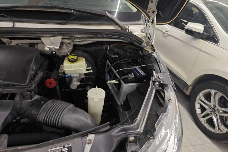 Used Mercedes-Benz Sprinter  Engine Bay Left
