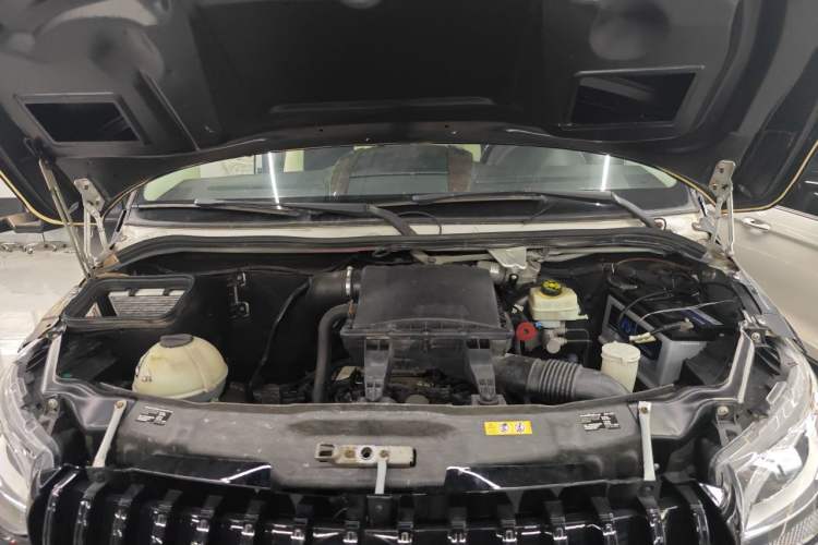 Used Mercedes-Benz Sprinter  Engine Bay