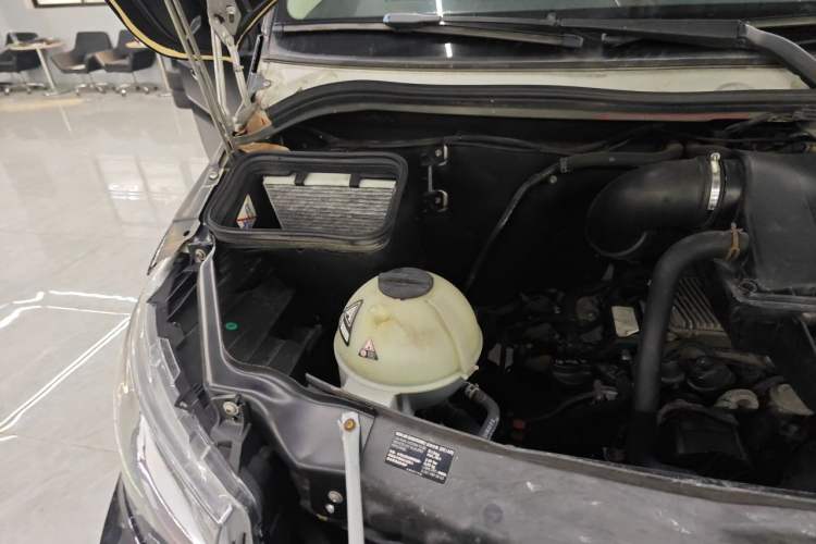 Used Mercedes-Benz Sprinter  Engine Bay Right
