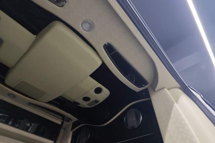 Used Mercedes-Benz Sprinter  Headliner