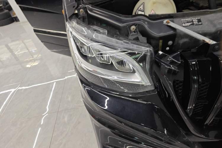 Used Mercedes-Benz Sprinter  Right Front Headlight