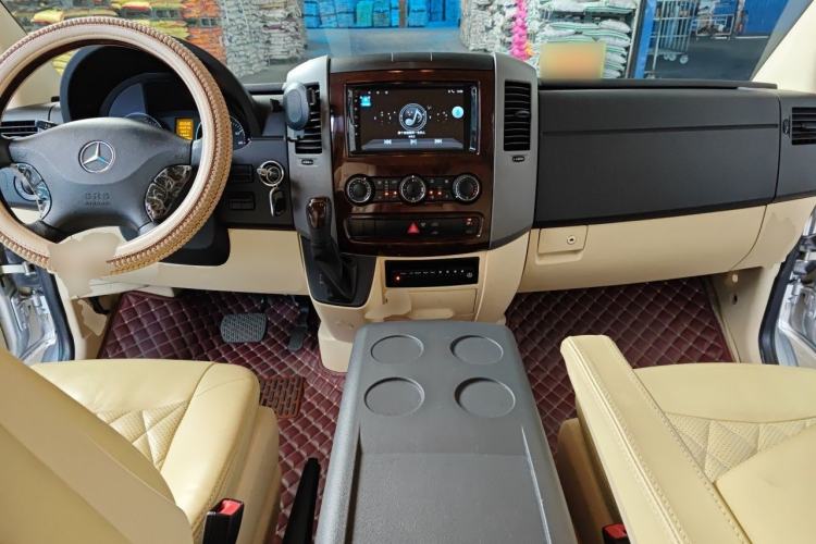 Used Mercedes-Benz Sprinter  Center Console