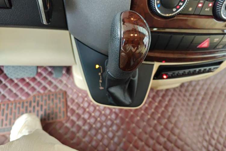 Used Mercedes-Benz Sprinter  Gear Lever