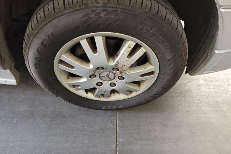 Used Mercedes-Benz Sprinter  Right Front Wheel Hub