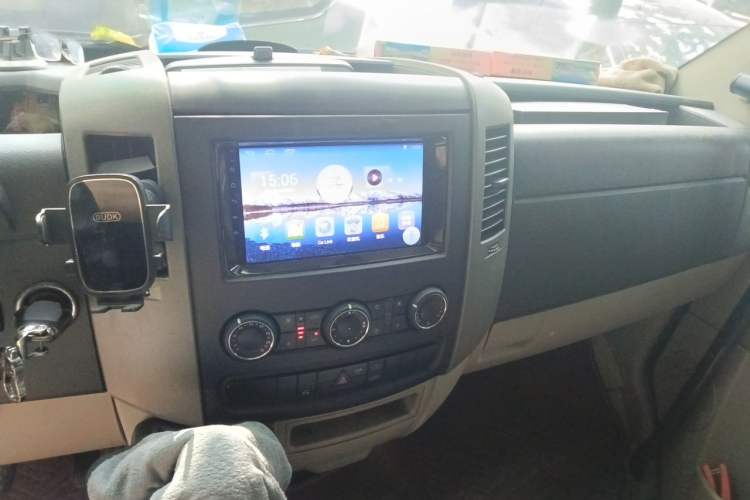 Used Mercedes-Benz Sprinter 2014 2.1T Jialü Mid-axle Version Audio And AC Panel
