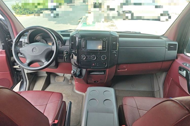 Used Mercedes-Benz Sprinter  Center Console