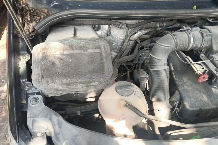 Used Mercedes-Benz Sprinter 2014 2.1T Jialü Mid-axle Version Engine Bay Right