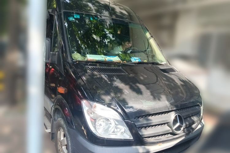 Used Mercedes-Benz Sprinter 2014 2.1T Jialü Mid-axle Version Front Right 45 Deg