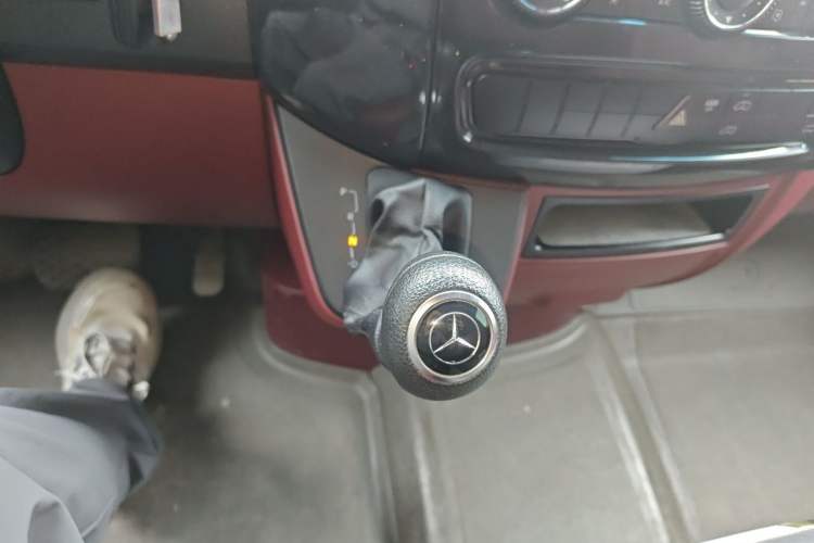 Used Mercedes-Benz Sprinter  Gear Lever