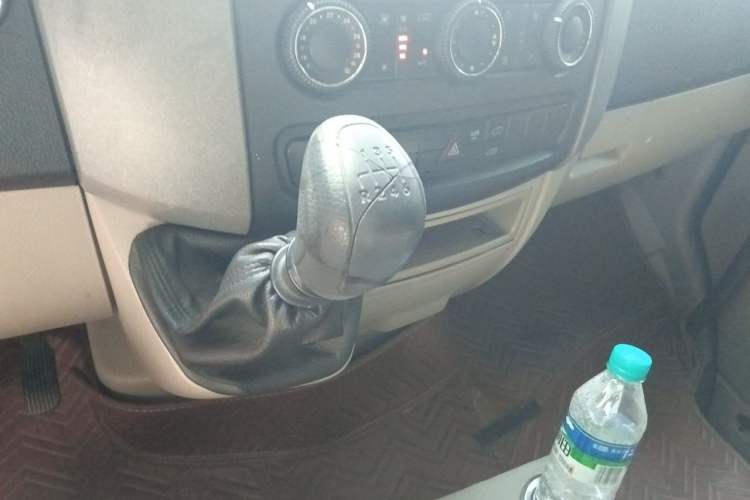 Used Mercedes-Benz Sprinter 2014 2.1T Jialü Mid-axle Version Gear Lever