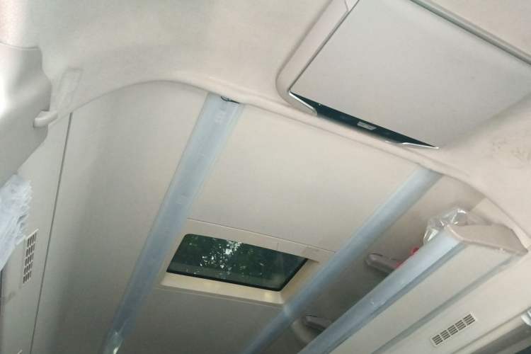Used Mercedes-Benz Sprinter 2014 2.1T Jialü Mid-axle Version Headliner