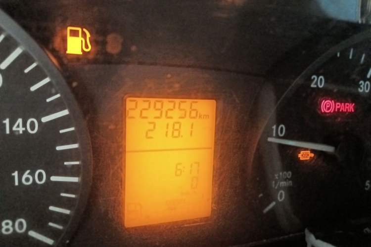 Used Mercedes-Benz Sprinter 2014 2.1T Jialü Mid-axle Version Odometer Close Up